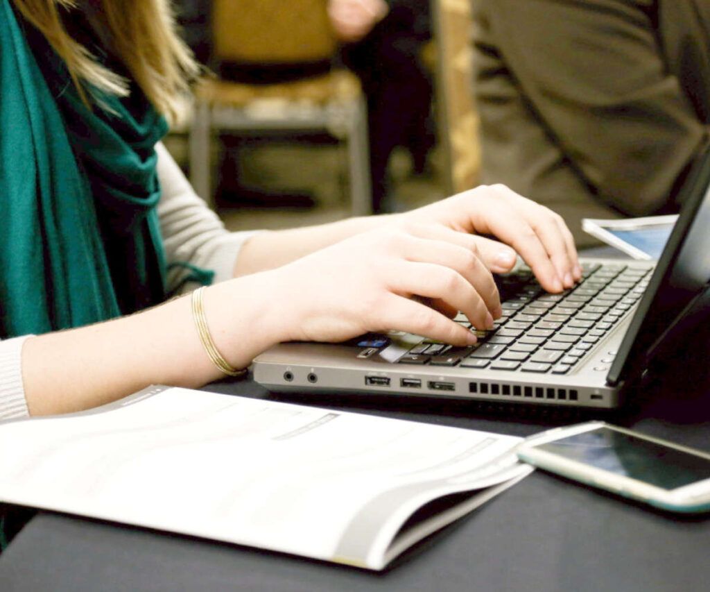 Cómo solicitar un Certificado de estar al corriente de pago en Hacienda