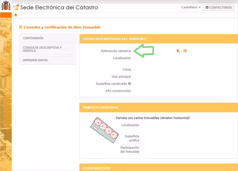 Resultado final en la Sede Electrónica del Catastro donde una flecha verde señala el código alfanumérico de la Referencia Catastral.