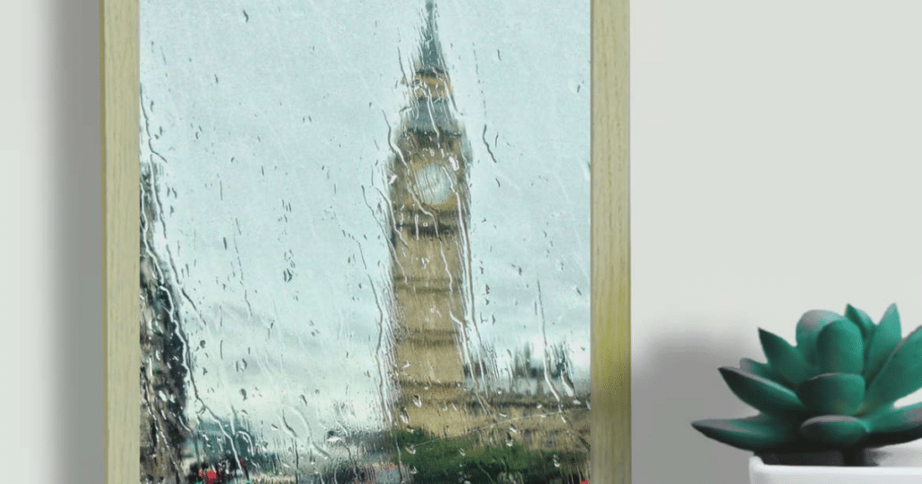 Cuadro con fotografía del Big Ben de Londres un día de lluvia, utilizado como portada para la guía sobre cómo emitir una factura electrónica del Reino Unido tras el Brexit.