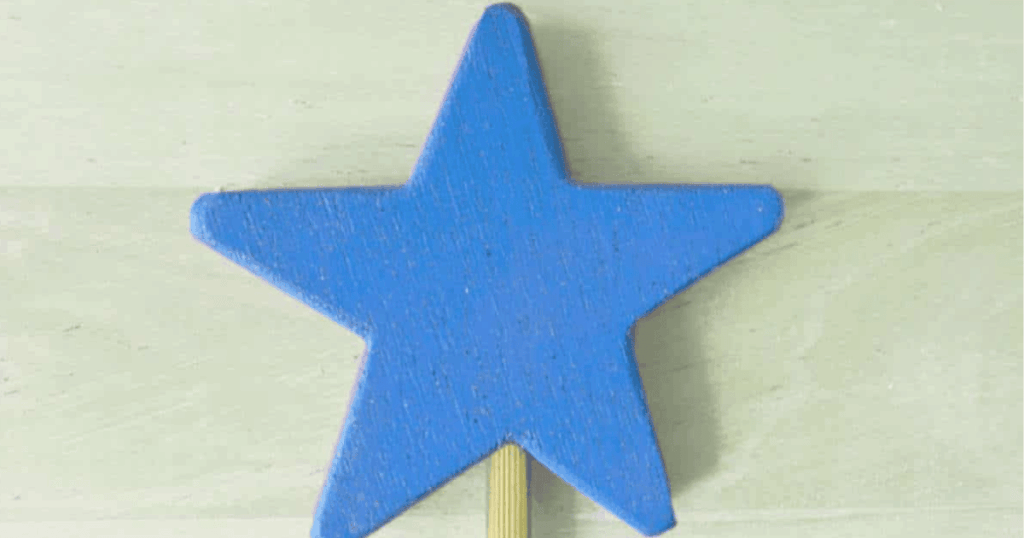 Una estrella dorada ilustrando el inicio de la actividad como freelance ante Hacienda.