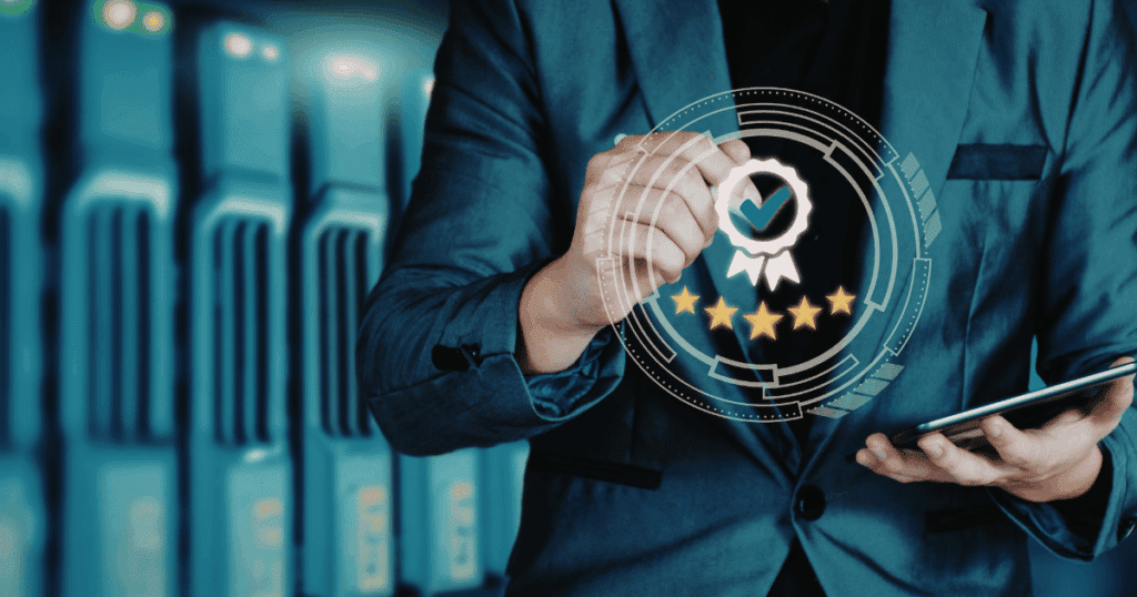 Un profesional en traje sostiene una tableta digital mientras interactúa con una interfaz gráfica luminosa que muestra un sello de certificación digital válido con cinco estrellas, sobre un fondo de servidores informáticos en tonos azules.