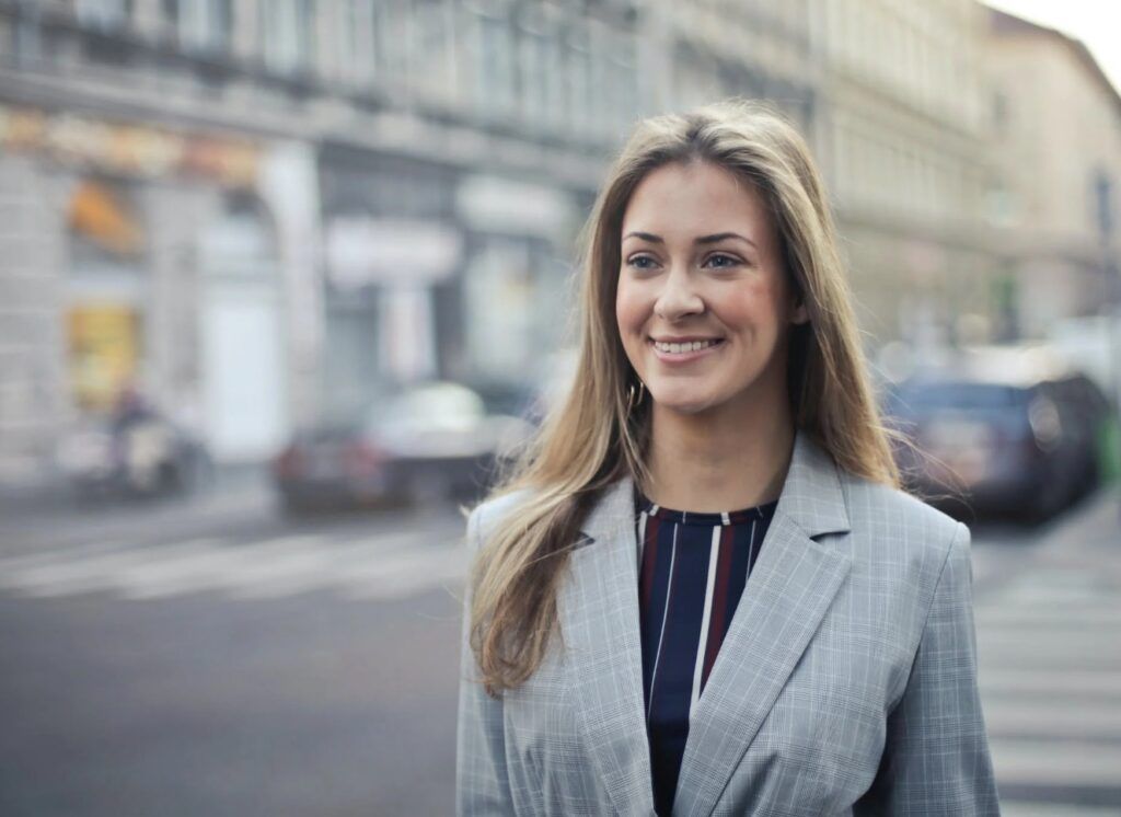 Ventajas de delegar en un asesor la presentación de los modelos