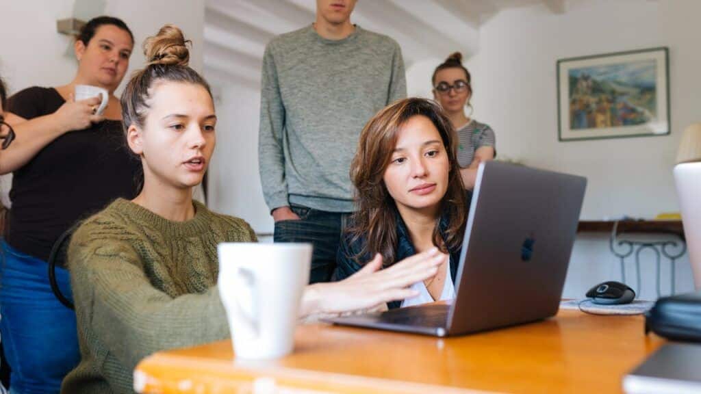 El Gobierno da un paso atrás y rechaza quitar el IVA a los autónomos