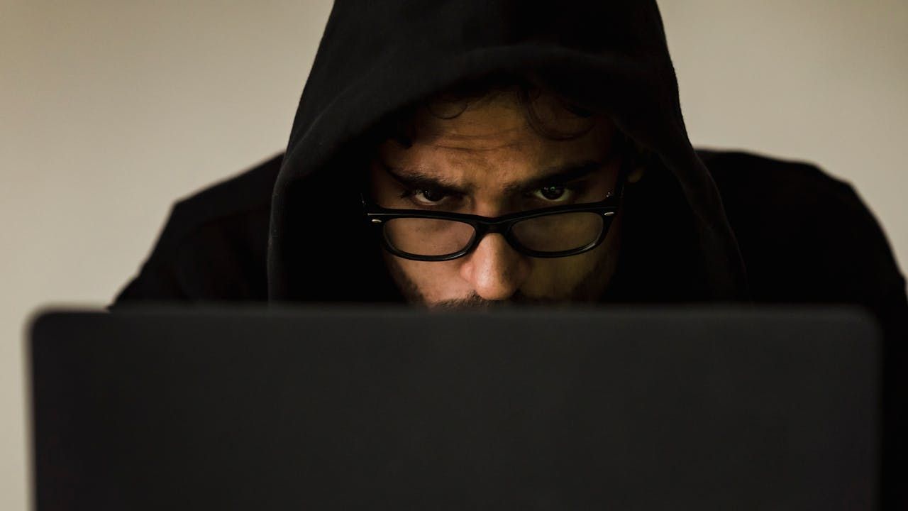Cuidado con el fraude de facturas, la nueva estafa que acecha a los autónomos